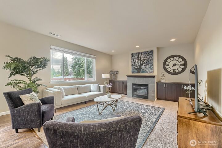 Property Photo:  537 NE Queen Avenue  WA 98056 