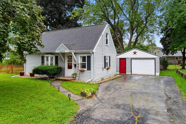 Property Photo:  1435 9th Street  WI 54303-3141 