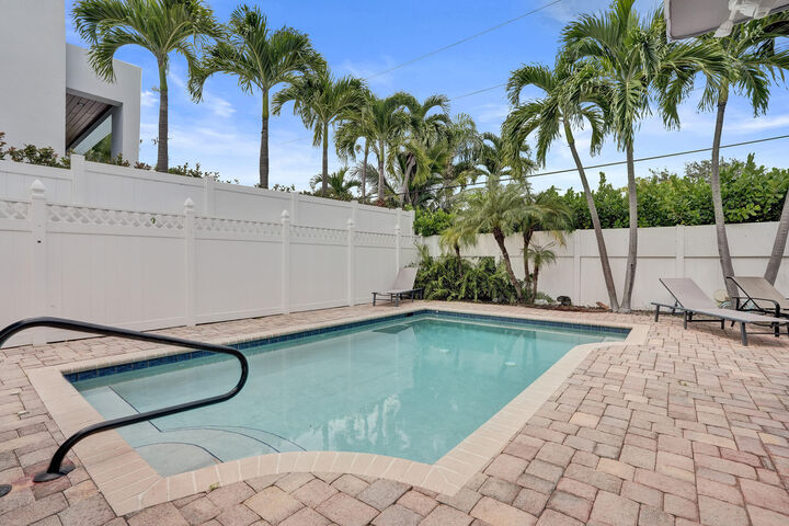 Property Photo: 3207 Leigh Road FL 33062