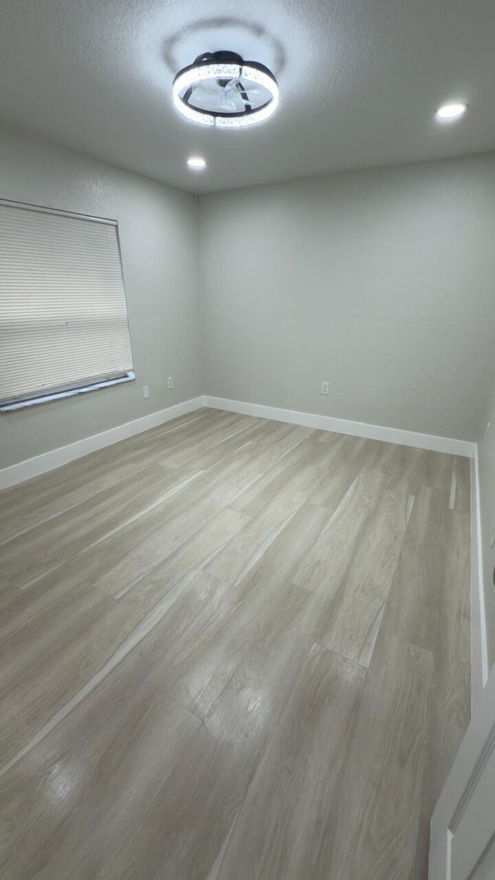 Property Photo: 618 SW 14th Terrace 1 FL 33312