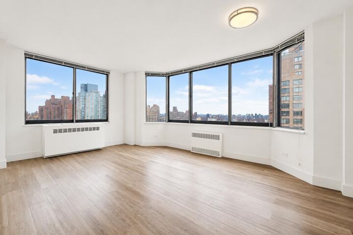 Property Photo:  1735 York Avenue 22A  NY 10128 