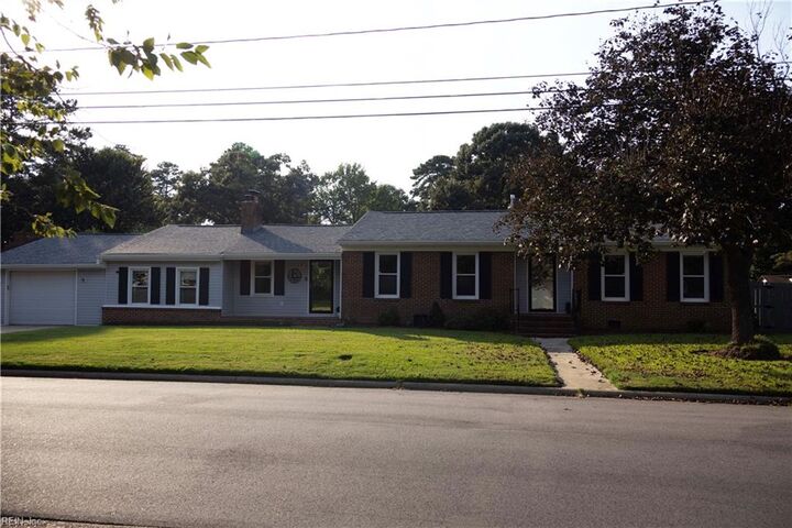 Property Photo: 2708 Meadow Dr W VA 23321