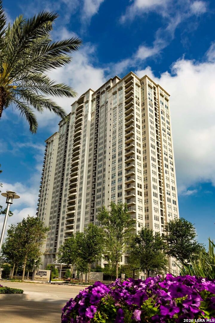 Property Photo: 1200 Post Oak Blvd 504 TX 77056