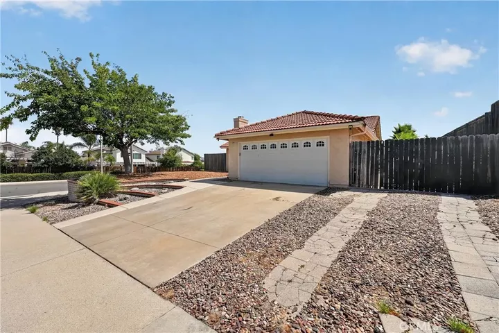 Property Photo:  25219 Ridgeplume  CA 92563 
