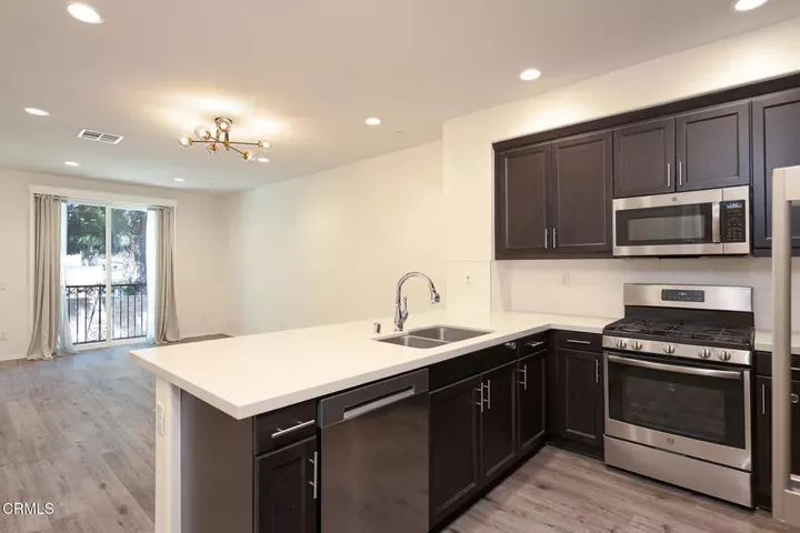 Property Photo:  413 Castiano Street  CA 93012 