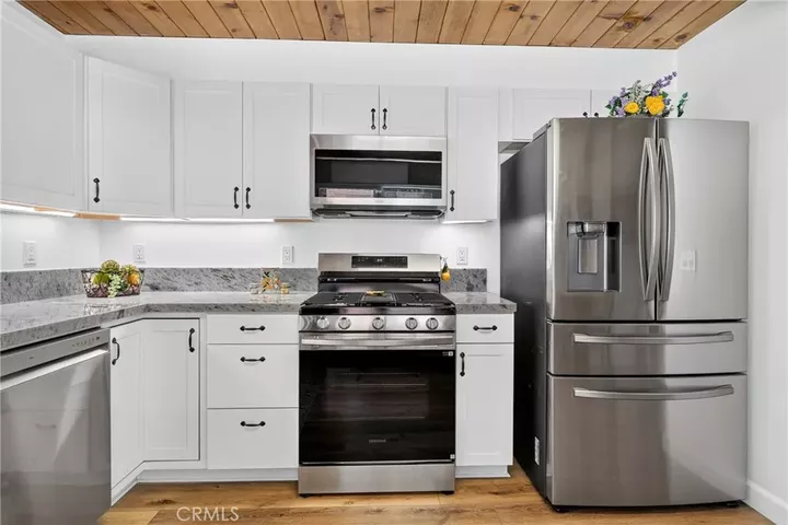 Property Photo: 33007 Lone Pine CA 92382