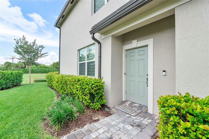 Property Photo:  2905 Olivia Ave  FL 33311 