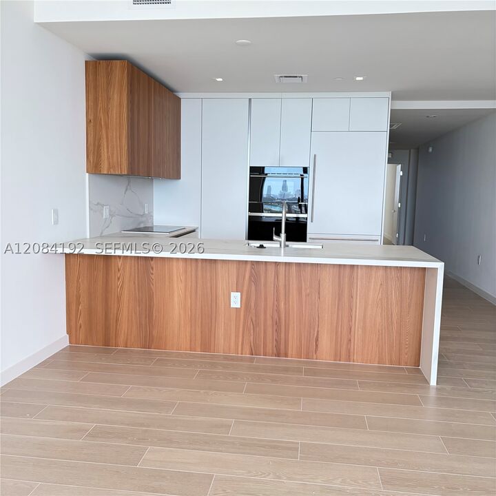 Property Photo:  1400 Biscayne Blvd 2003  FL 33132 
