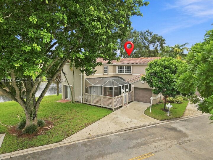 Property Photo: 10922 Chandler Dr FL 33026