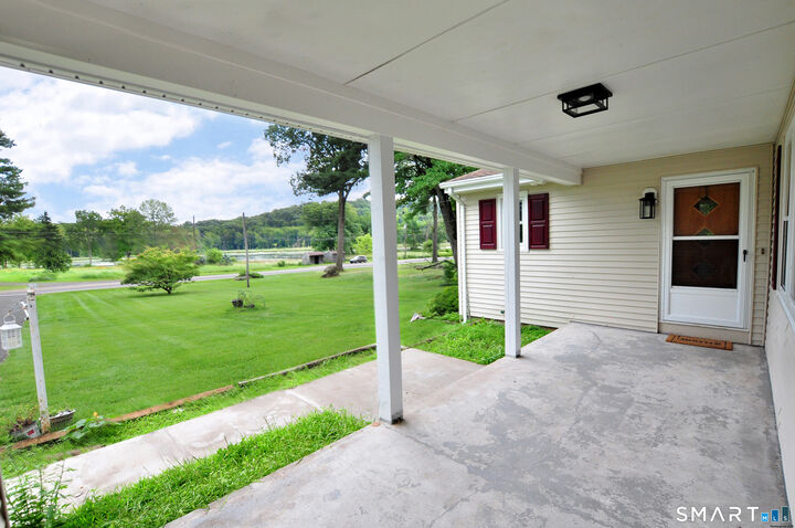Property Photo:  84 Holcomb Street  CT 06026 