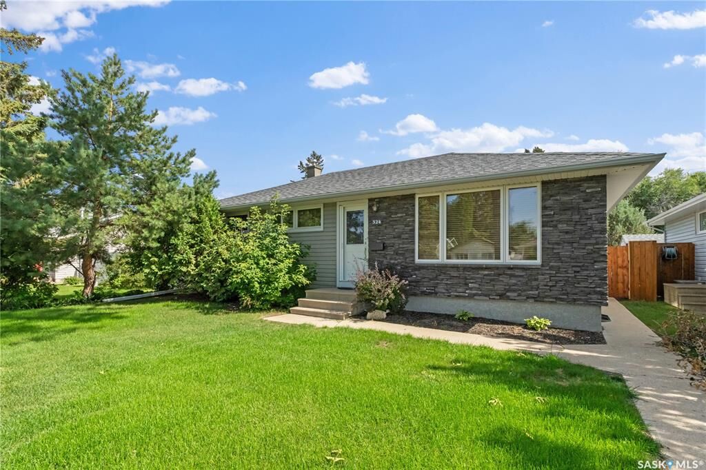 Property Photo:  324 Y Avenue N  SK S7L 3K9 