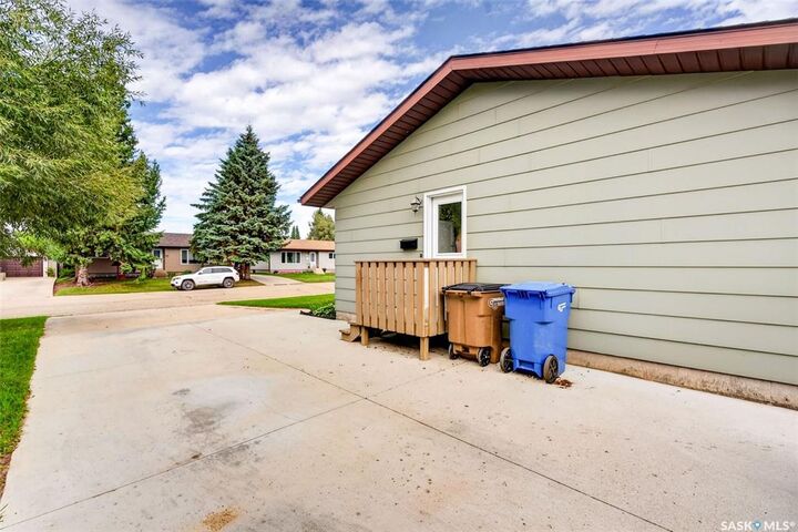 Property Photo:  107 Elizabeth Street  SK S0E 1A0 