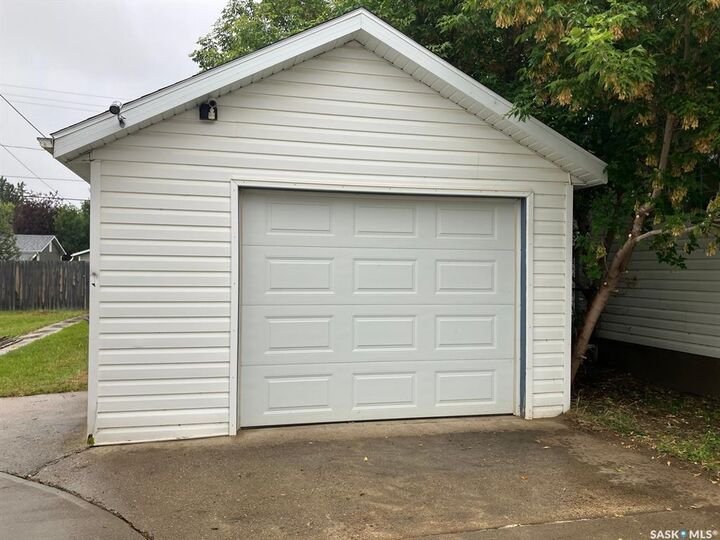 Property Photo:  707 10th Avenue W  SK S0E 1E0 