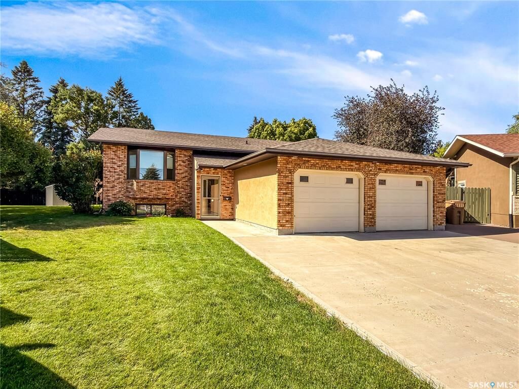 Property Photo: 2726 Poplar Place E SK S4V 1X8