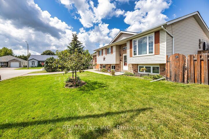 Property Photo:  24 Glenn Drive  ON K8V 6E3 