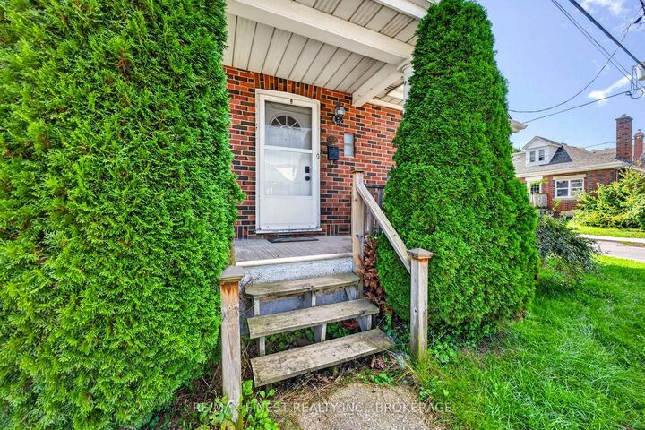 Property Photo:  258 Raglan Road  ON K7K 1L8 