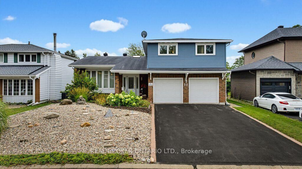 Property Photo:  22 Woodhill Crescent  ON K1B 3B6 