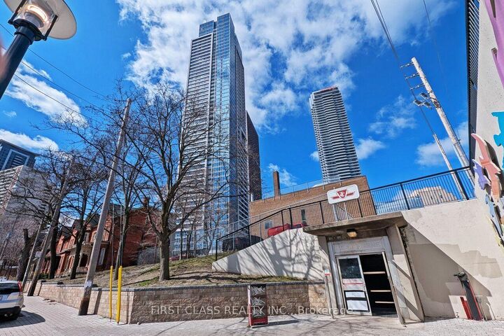 Property Photo:  609 Sherbourne Street 3807  ON M4X 0A4 