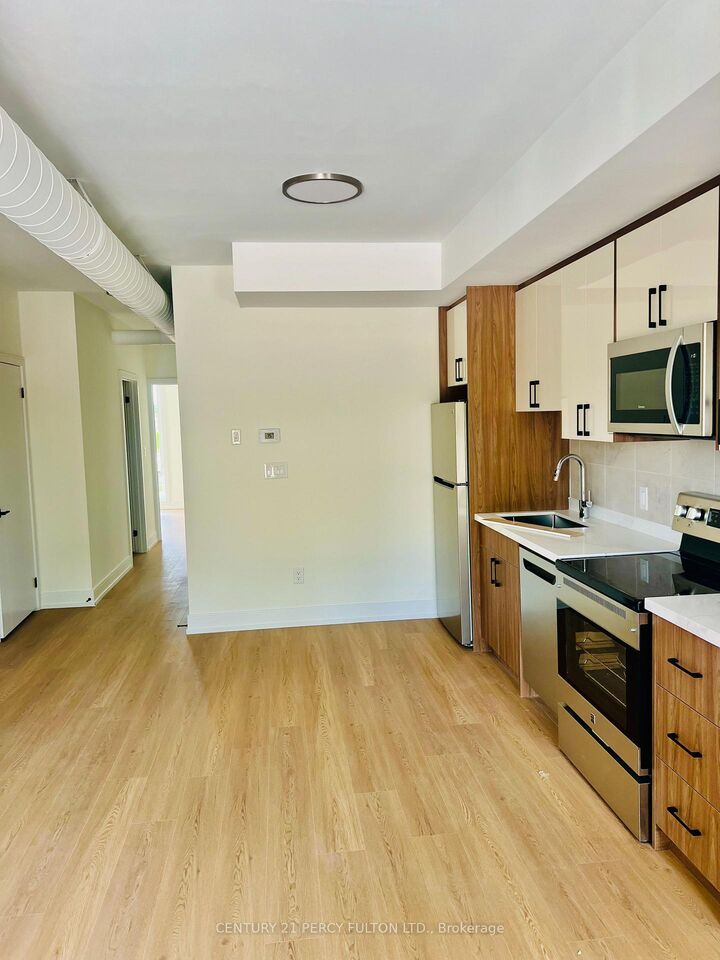 Property Photo:  854 Doon Village Road W 17  ON N2P 1A3 