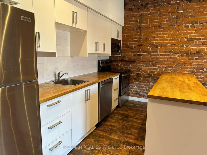 Property Photo:  1190 Weston Road 2nd Flr  ON M6M 4P4 