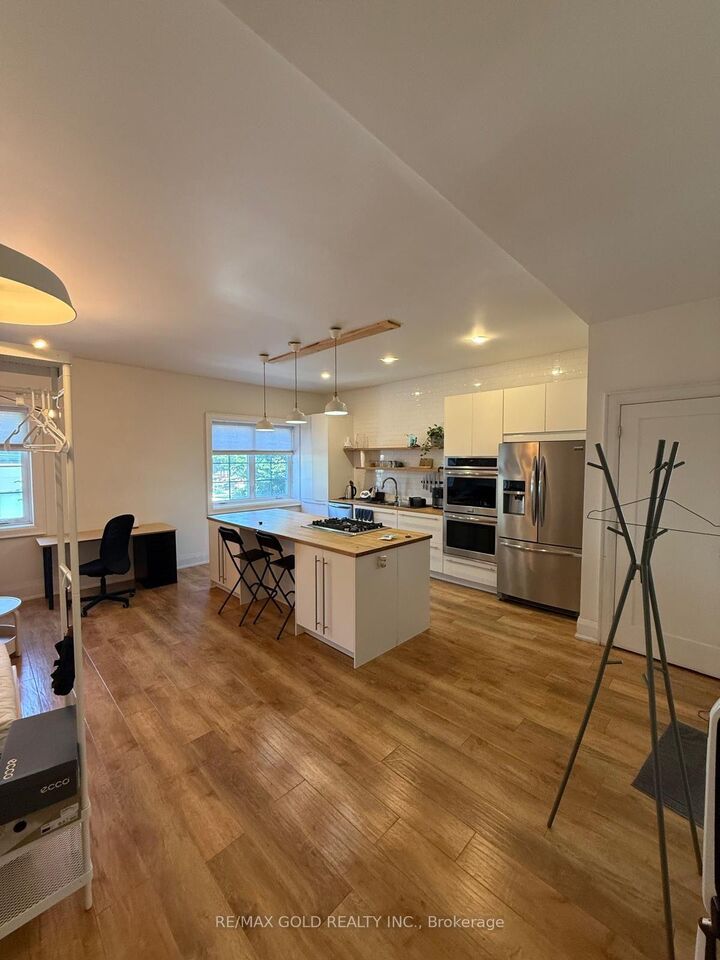 Property Photo:  2215 Danforth Avenue Studio  ON M4C 1K4 