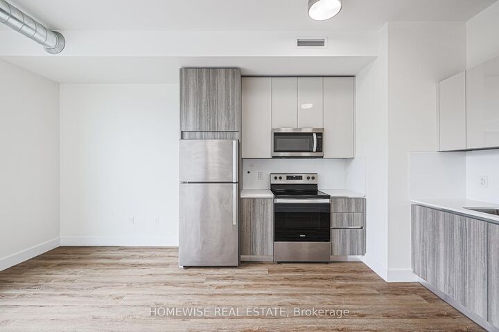 Property Photo:  3020 Dundas Street W 304  ON M6P 1Z3 