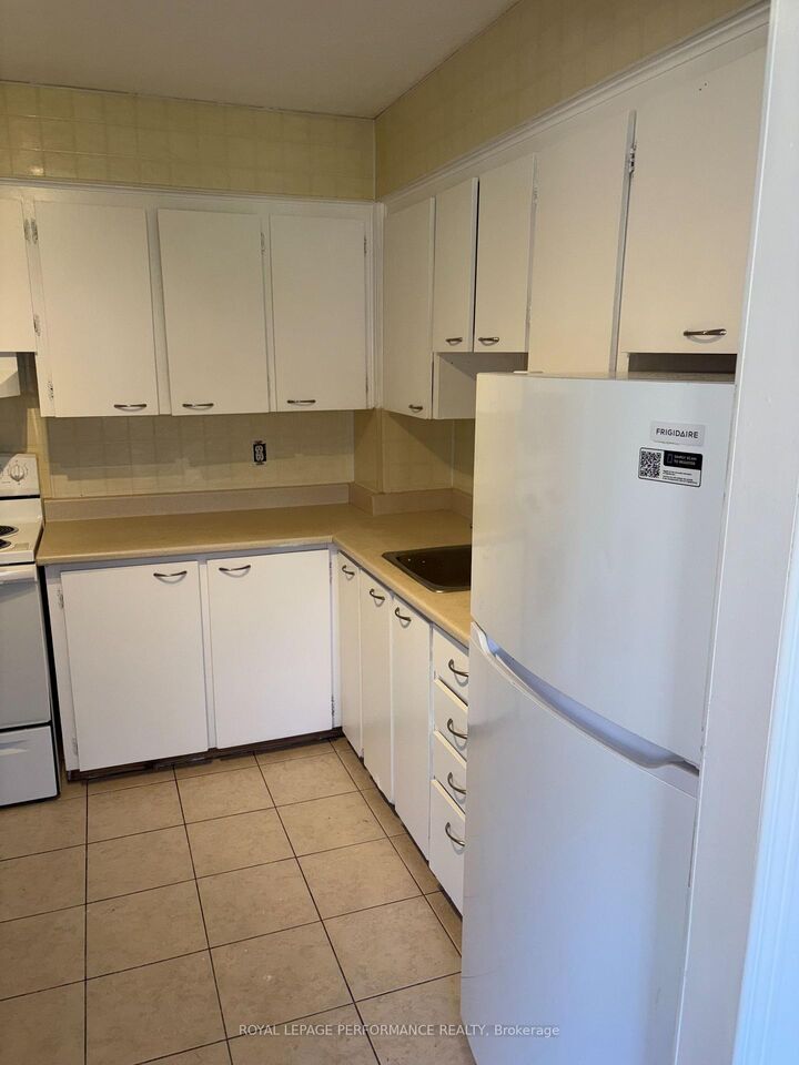 Property Photo:  2044 Arrowsmith Drive 208C  ON K1J 7V8 