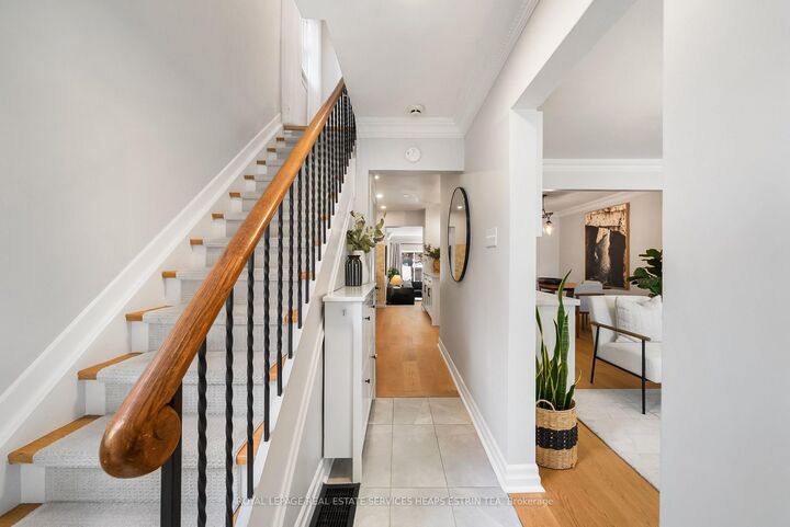 Property Photo:  253 Donlea Drive  ON M4G 2N3 