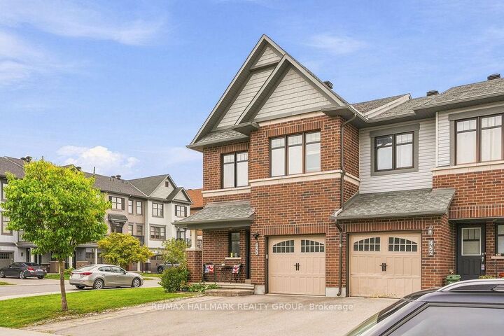 Property Photo: 450 Brettonwood Ridge ON K2T 0L1