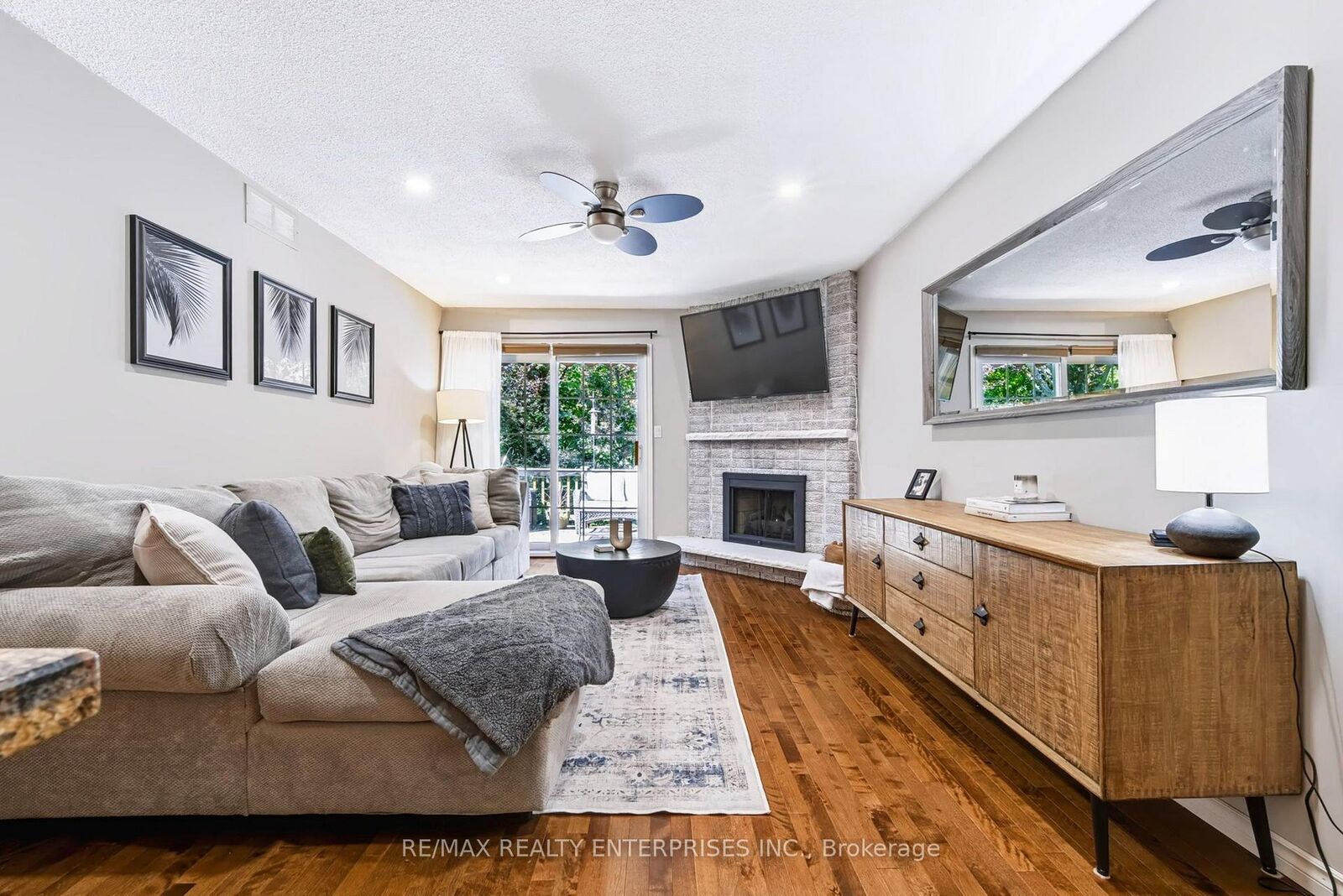 Property Photo:  71 Inglewood Place Main  ON L1N 8Z8 