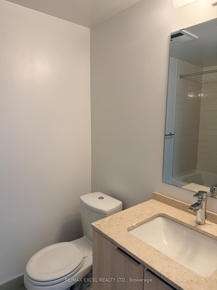 Property Photo:  11 Wellesley Street W 1708  ON M4Y 1E8 