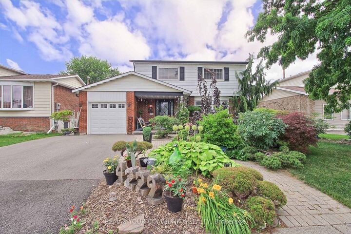 Property Photo:  4229 Brandon Gate Drive  ON L4T 3K3 