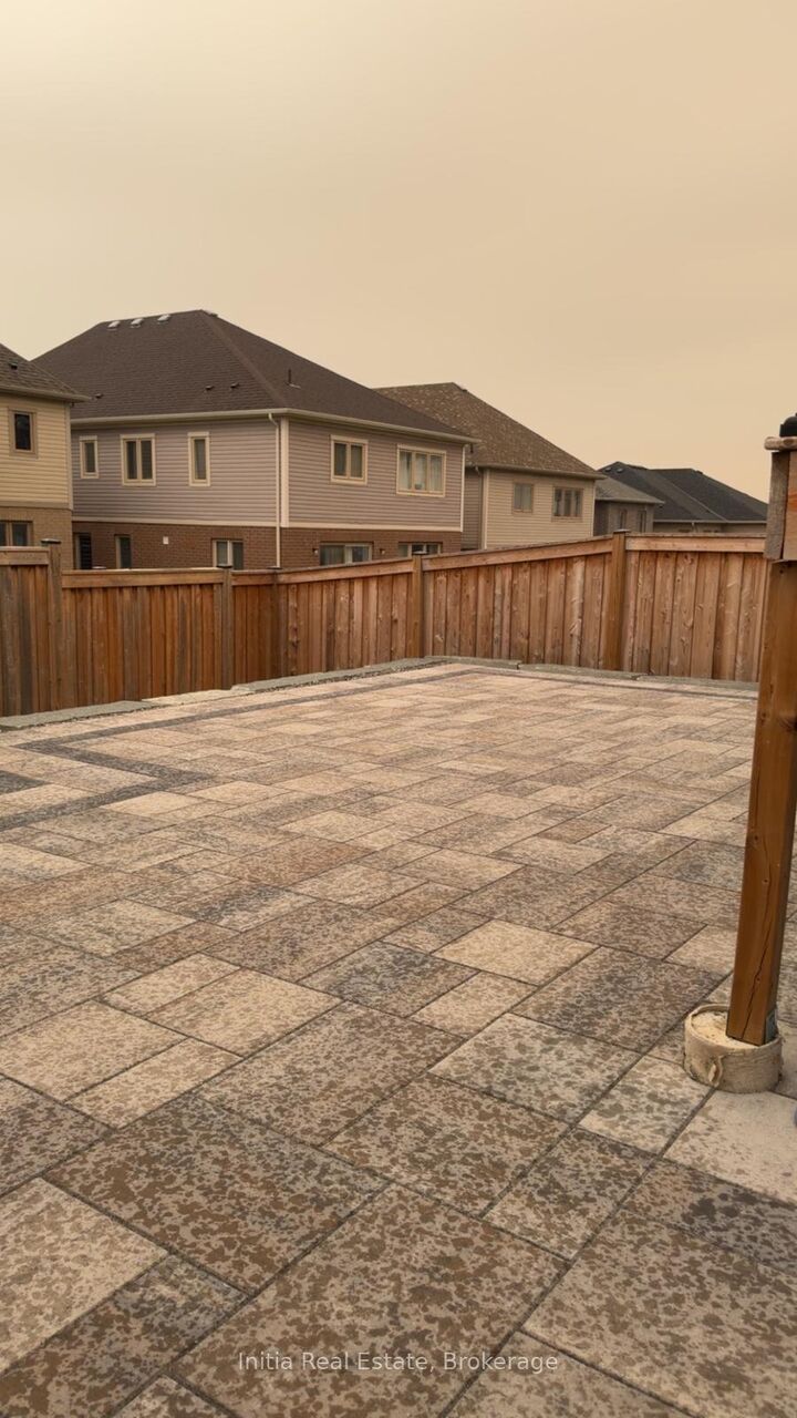 Property Photo:  29 Janes Crescent  ON L9R 0V9 
