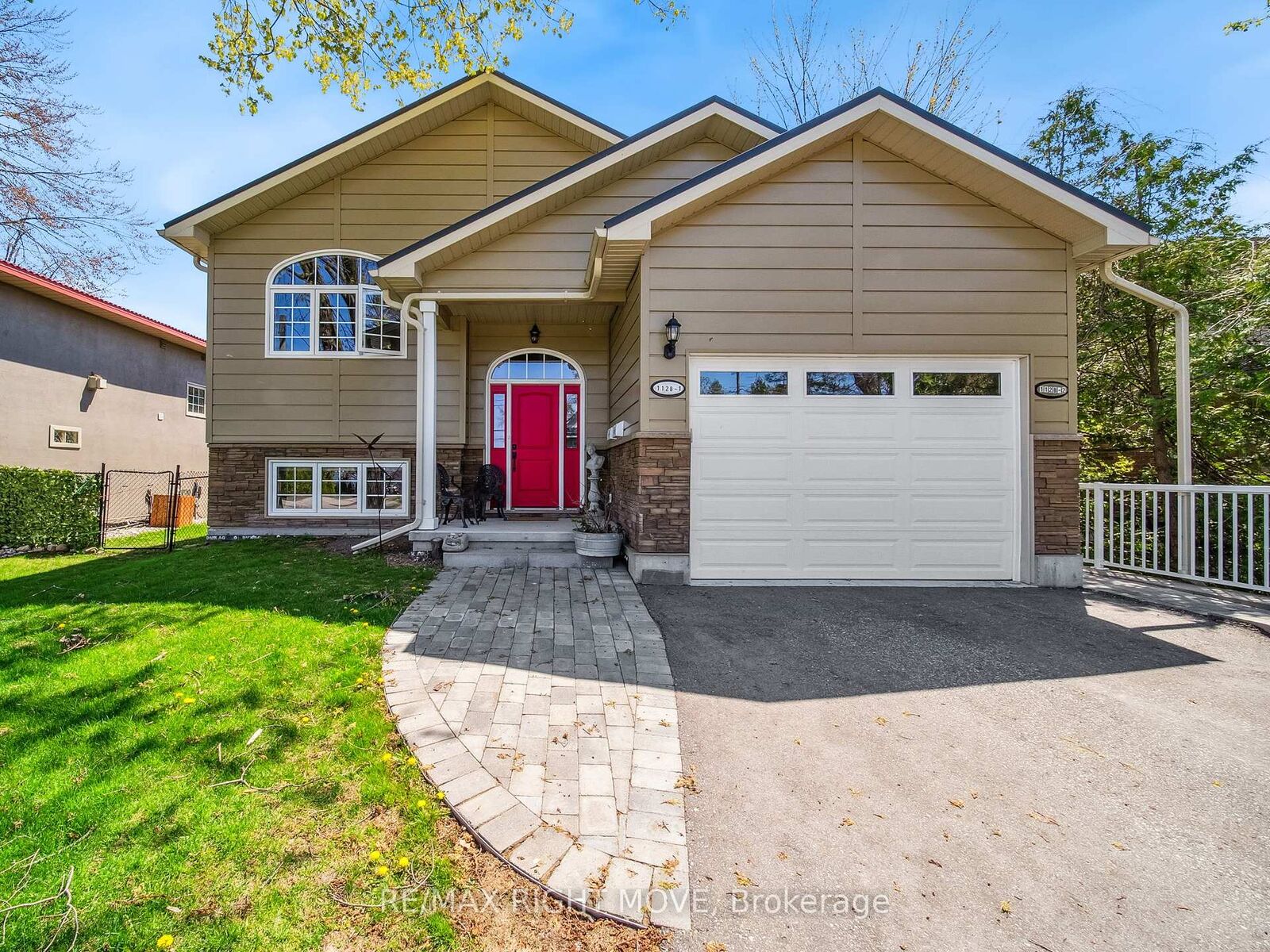 Property Photo:  112B Creighton Street S 2  ON L3V 1B3 