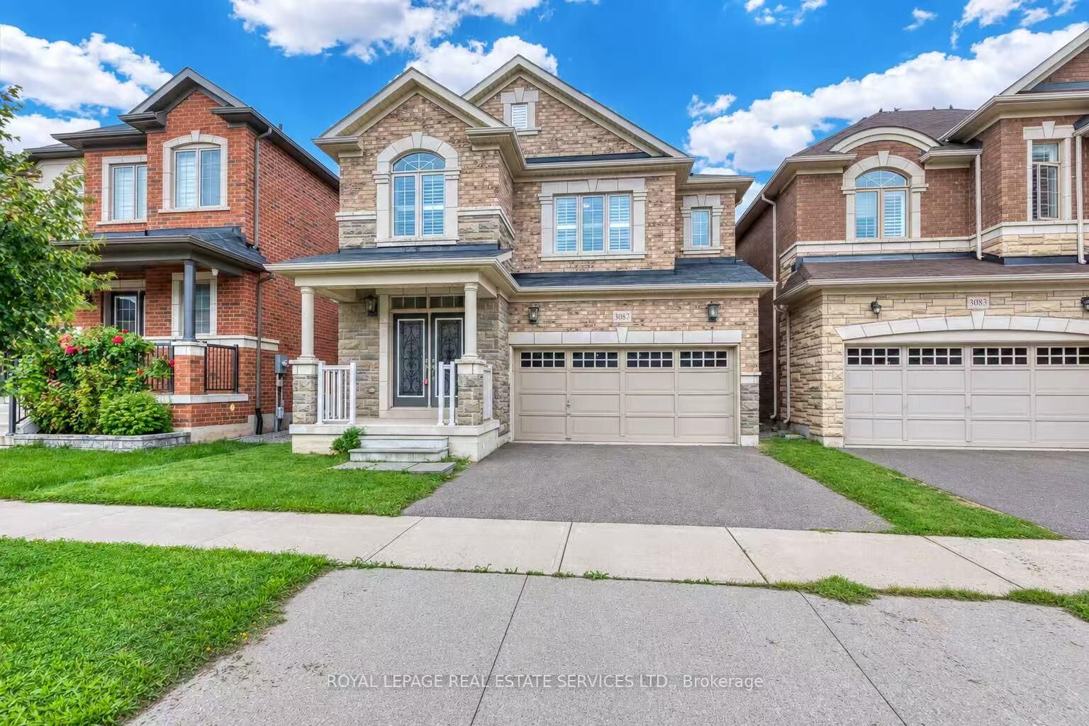 Property Photo:  3087 Streamwood Pass  ON L6H 0S8 