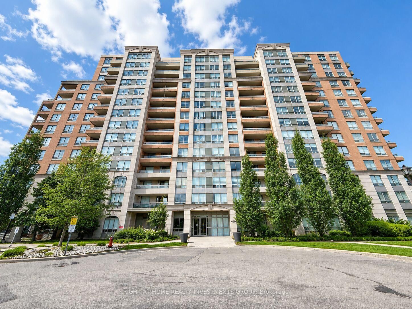 Property Photo:  29 Northern Heights Drive 1101  ON L4B 4L8 