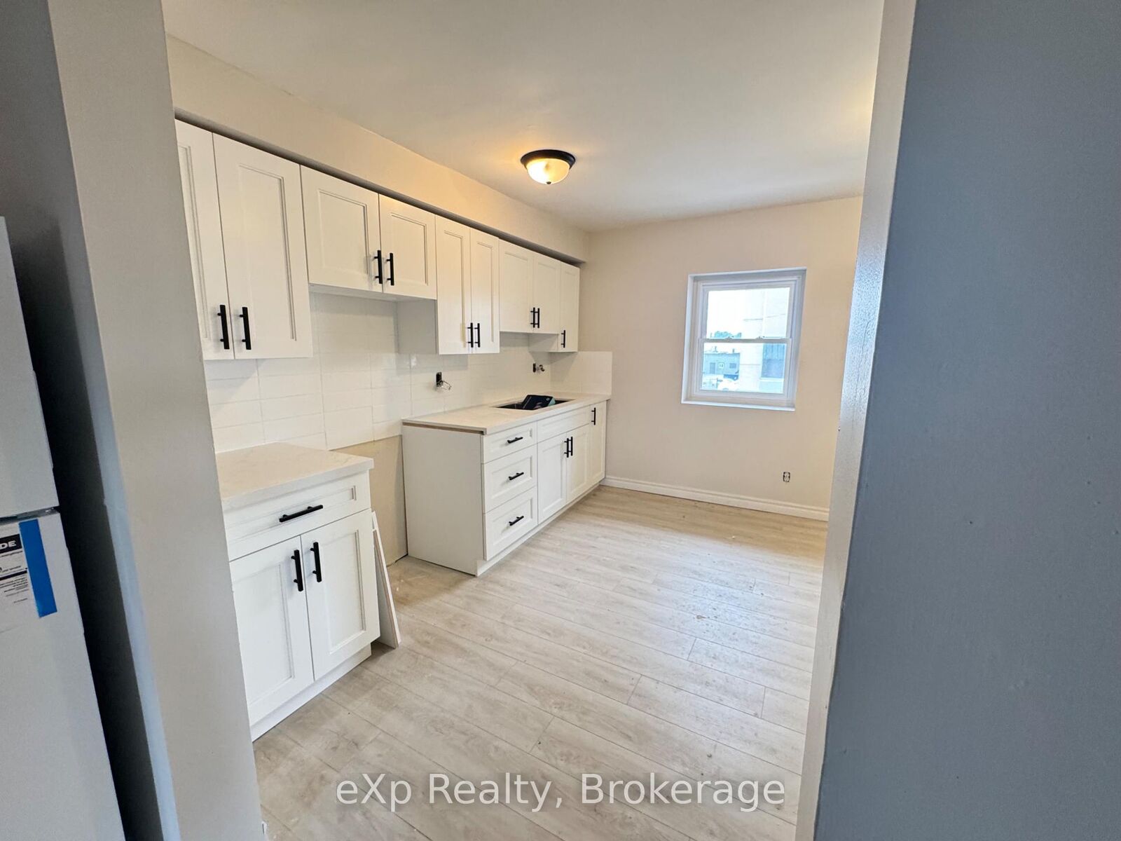 Property Photo:  2 King Street Apt 2  ON K8V 3V7 