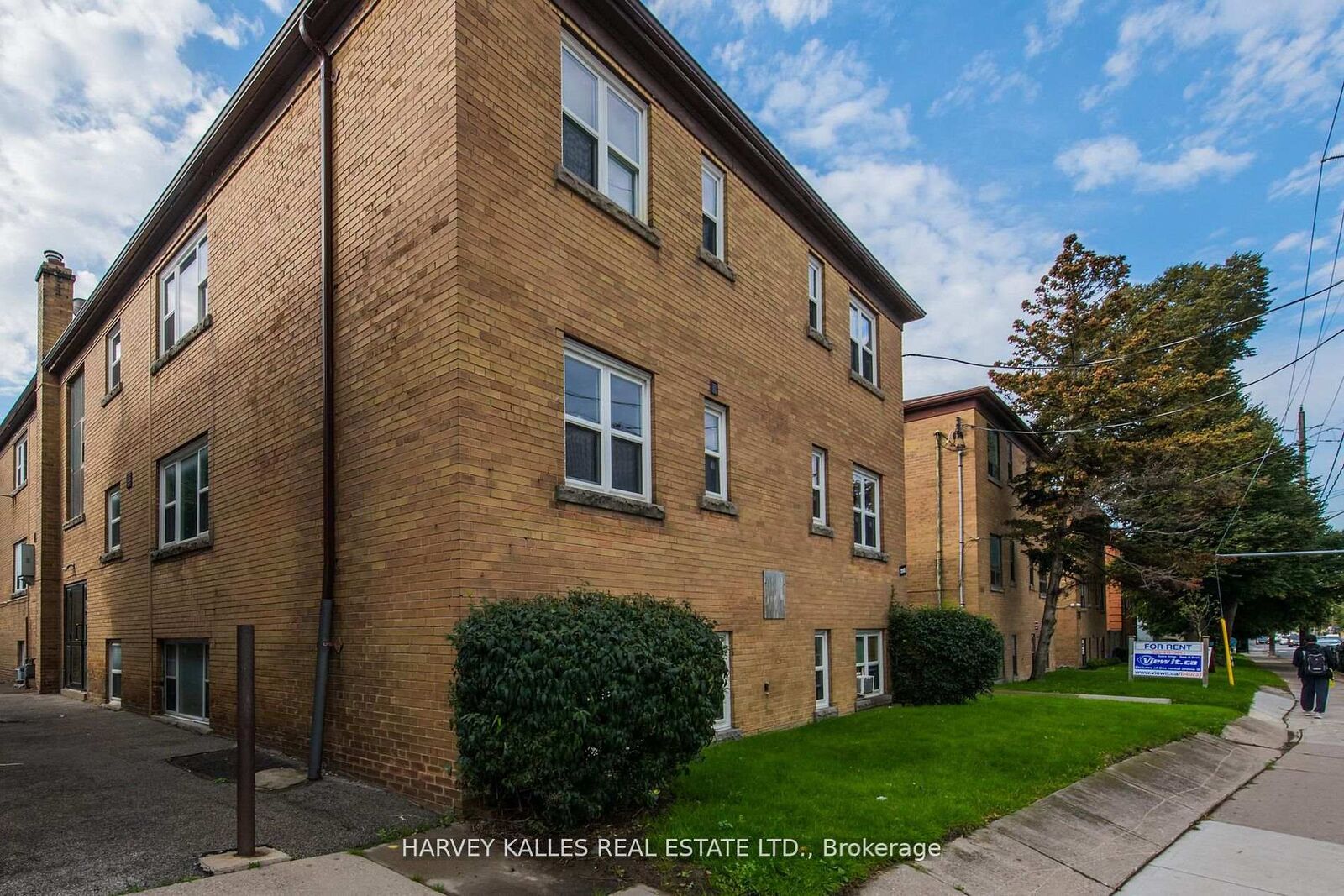 Property Photo:  2905 St Clair Avenue E 8  ON M4B 1N5 