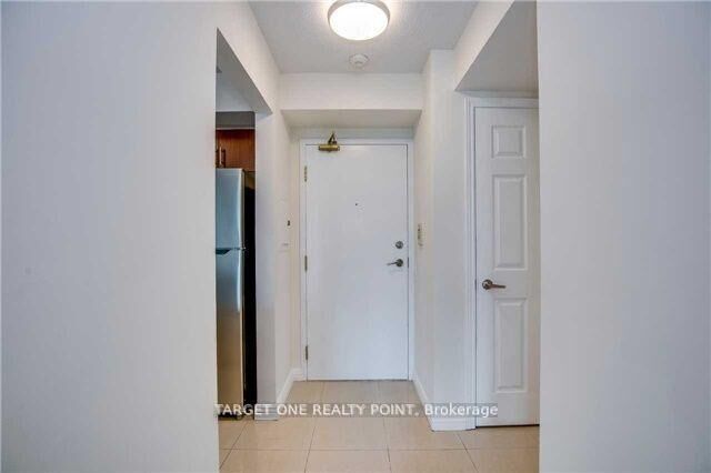 Property Photo:  33 Empress Avenue 909  ON M2N 6Y7 
