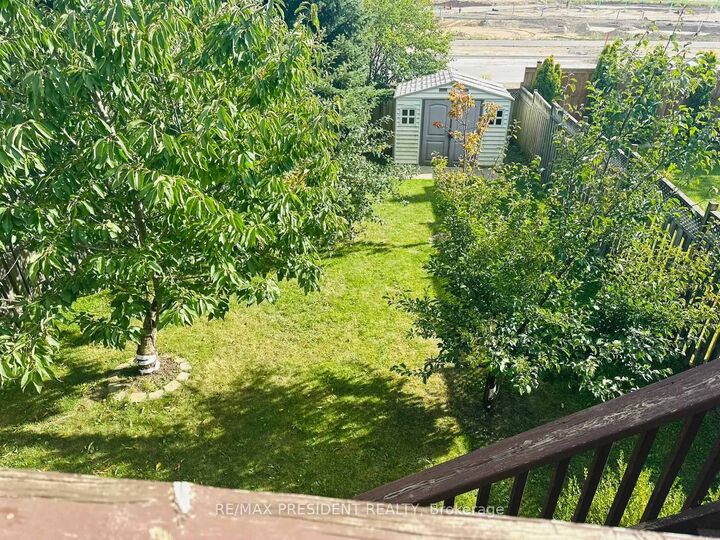 Property Photo:  54 Periwinkle Street Upper  ON N2E 4C7 