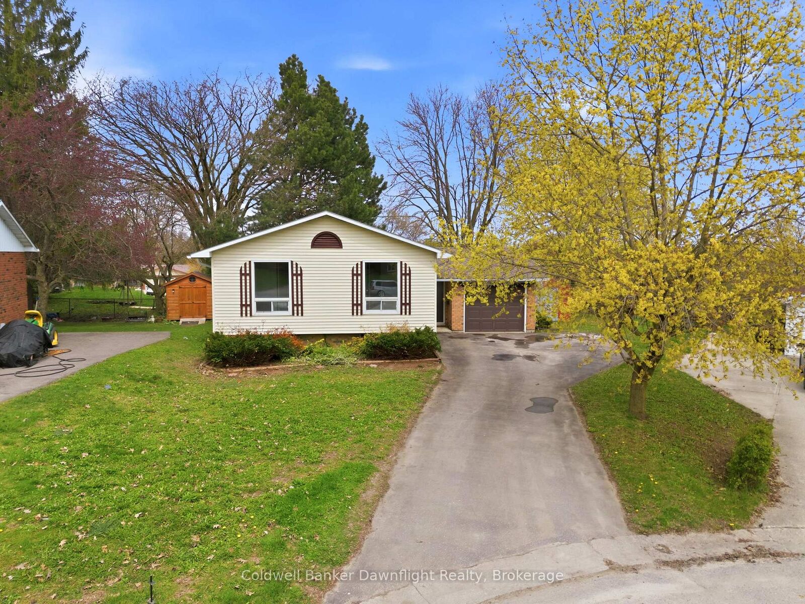 Property Photo:  516 Maitland Court  ON N0G 2W0 