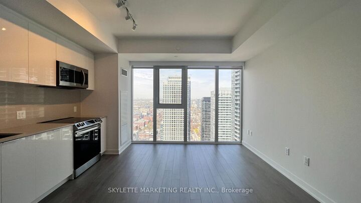 Property Photo:  357 King Street W 3801  ON M5V 0S7 