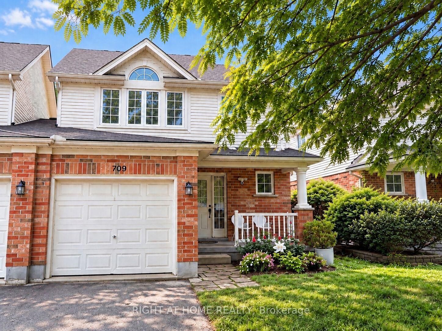 Property Photo:  709 Silversmith Street  ON N6H 5R8 