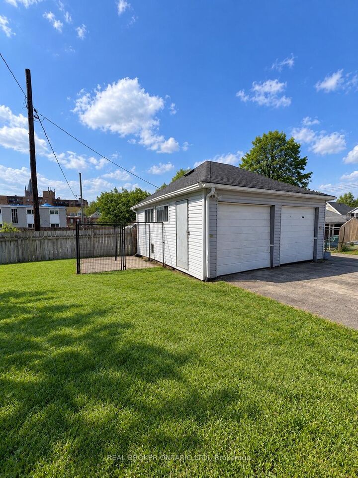Property Photo:  16 William Street 2  ON K6V 4V2 