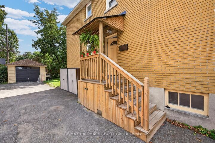 Property Photo: 297 Royal Avenue 1 ON K2A 1T6