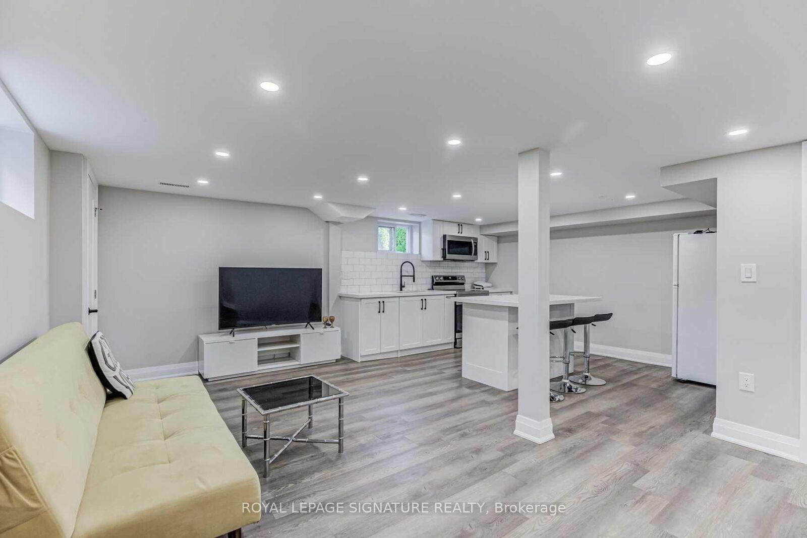 Property Photo:  54 Inniswood Drive  ON M1R 1E5 