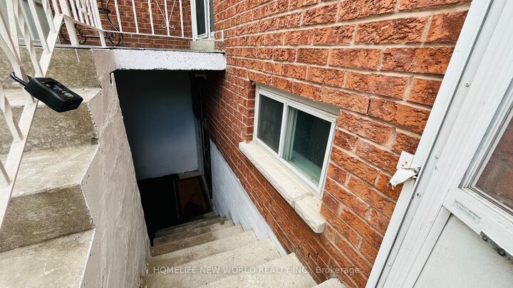 Property Photo:  38 Weldrick Road W Lower  ON L4C 3T8 