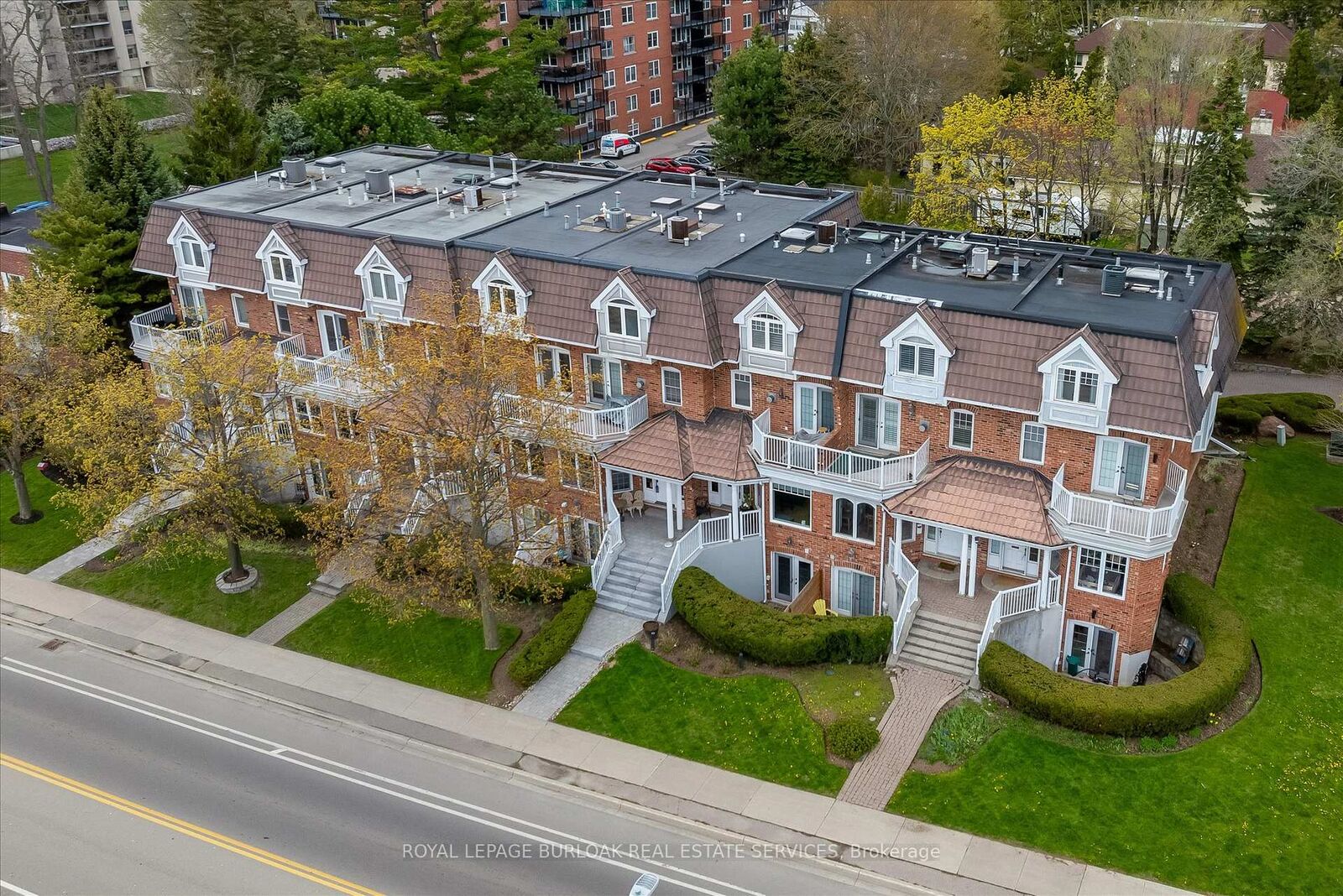 Property Photo: 1389 Lakeshore Road ON L7S 1B1