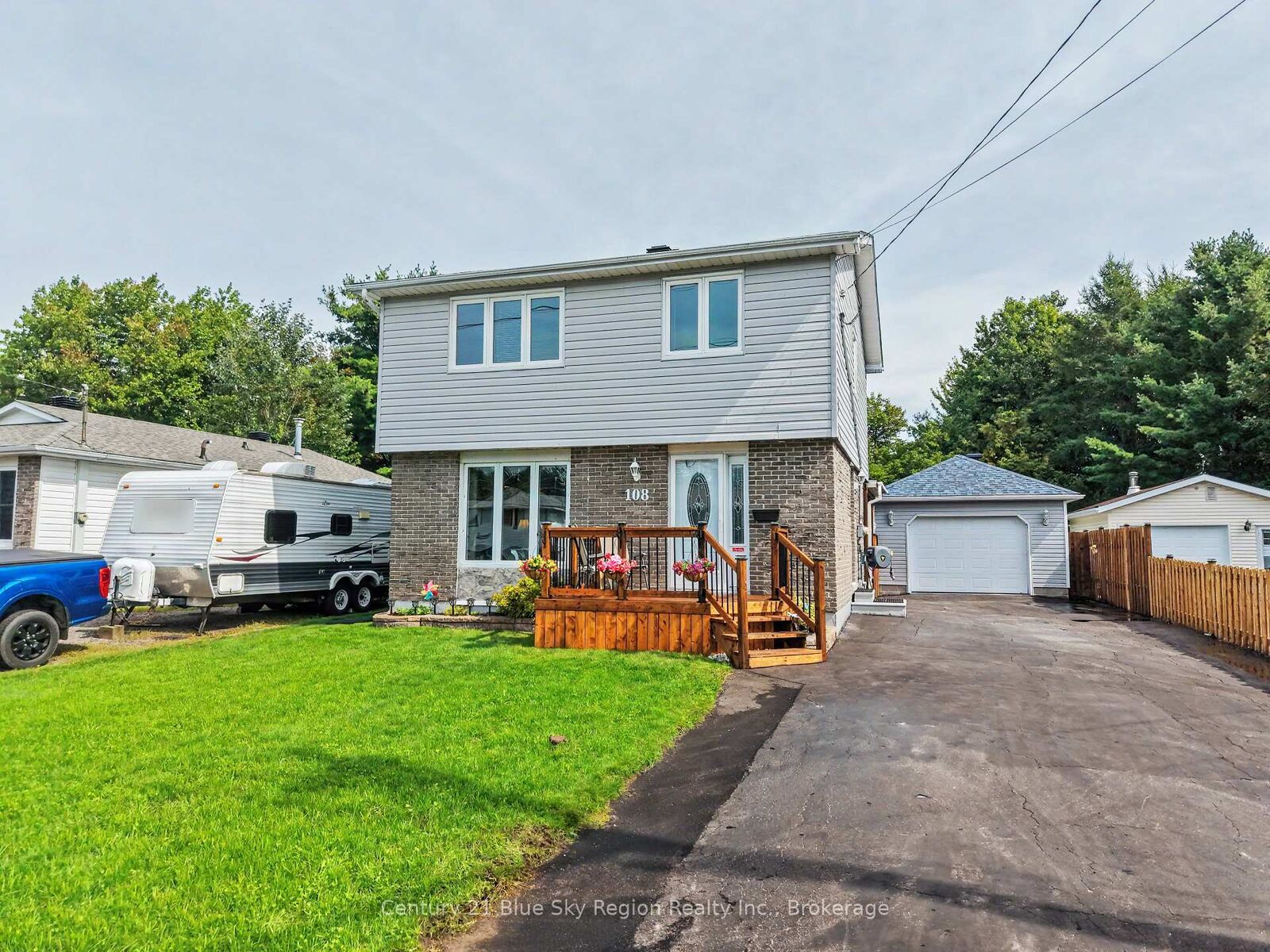 Property Photo:  108 Tweedsmuir Drive  ON P1A 3T6 