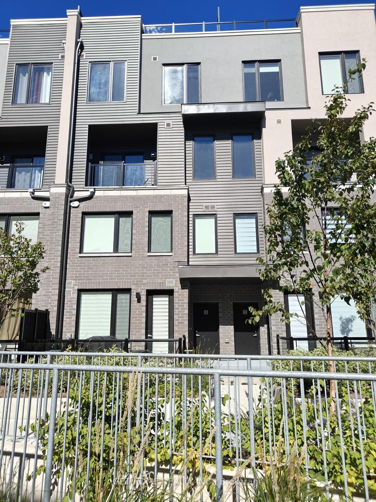 Property Photo:  3540 Colonial Drive 3  ON L5L 0B9 